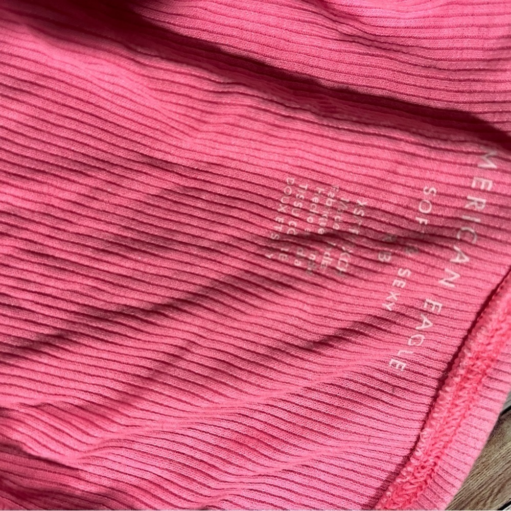 Neon pink soft & sexy American eagle tube top - Picture 3 of 3